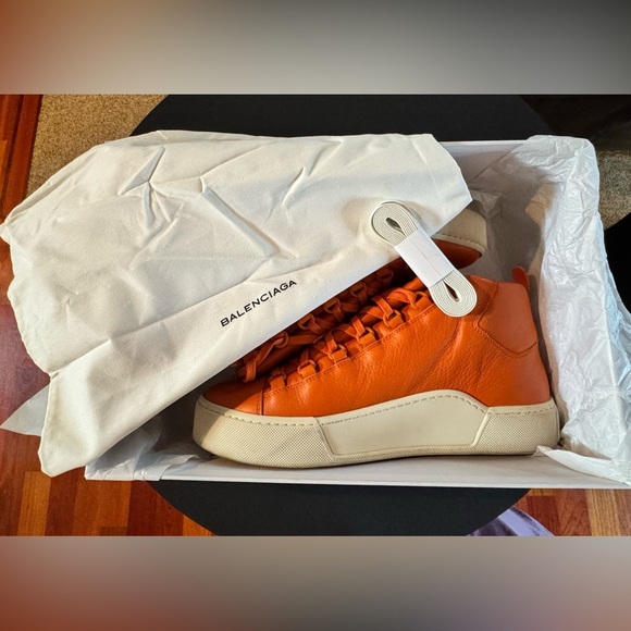 Balenciaga Arena High
Orange - Picture 8 of 11